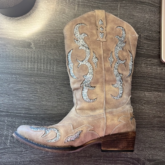 Western Vibes Boots - Picture 4 of 5
